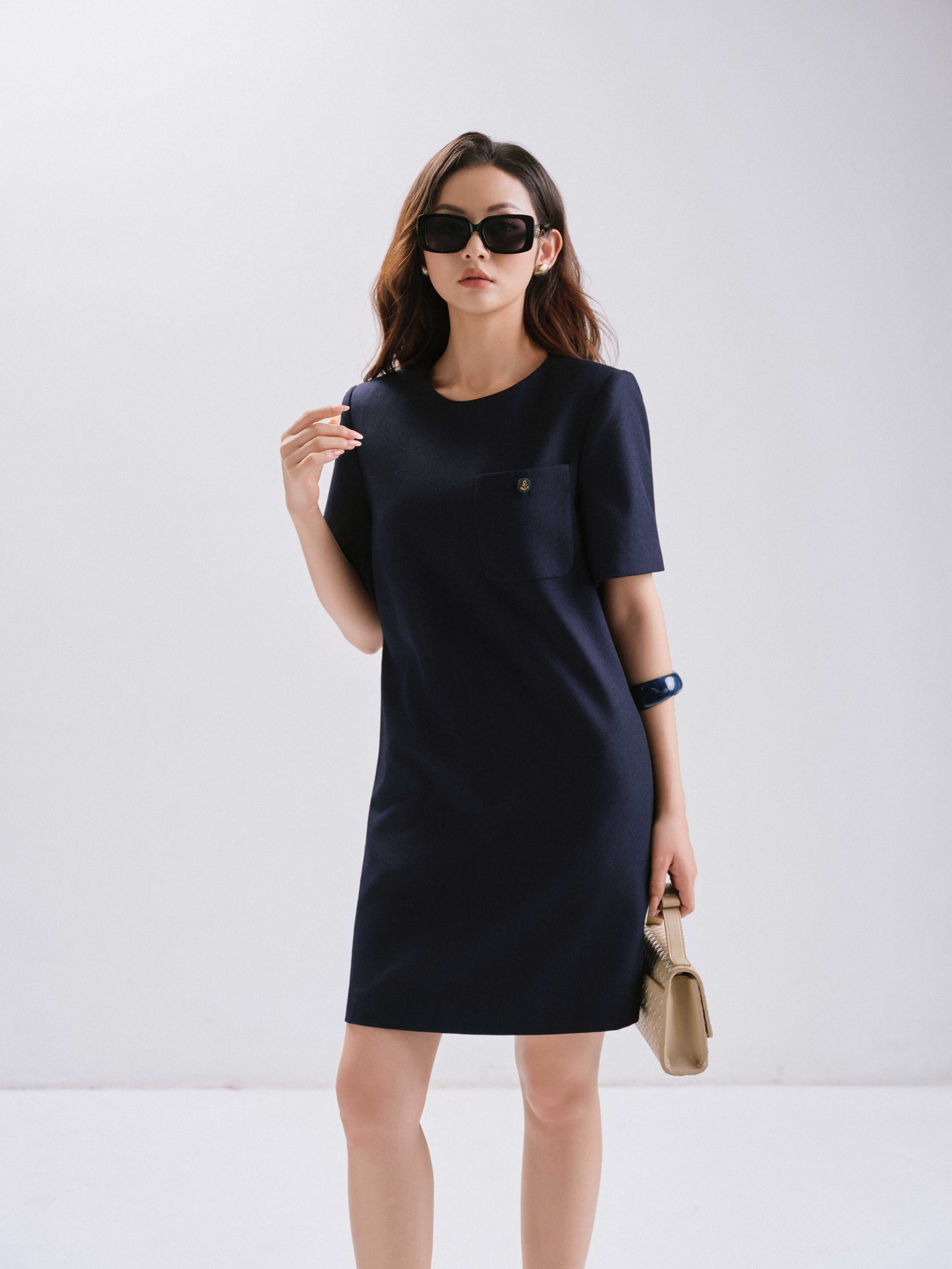 Váy liền suông tay cộc có túi ngực